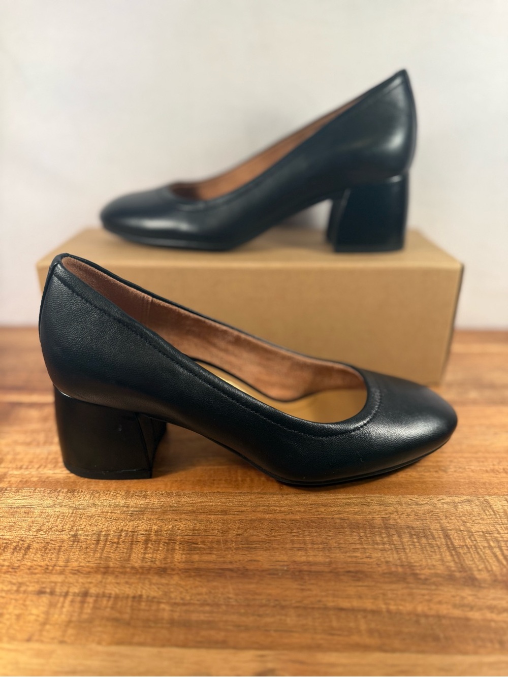 Vionic Carmel Round Toe Pumps Black Nappa Leather Size 5 NWOT